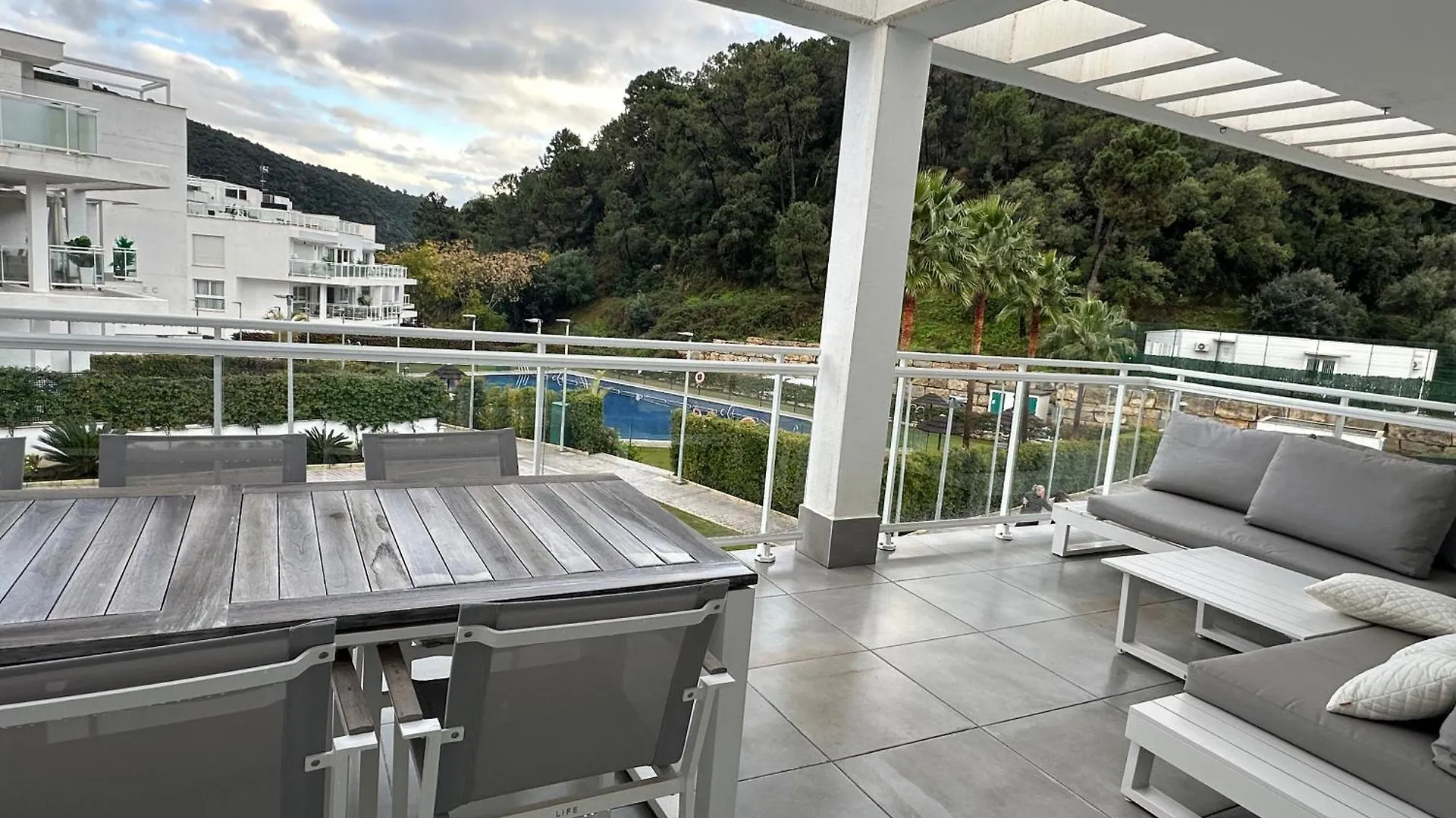 Riverside Pool & Mountain View Benahavis